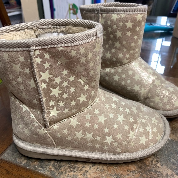 Little girl’s toddler glow in the dark star boots, size 11. - Picture 1 of 5